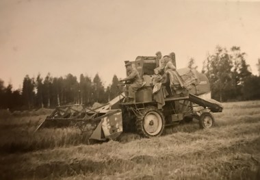 Leikkuupuimuri, säkkikäyttöinen, ihmiset tuntemattomia